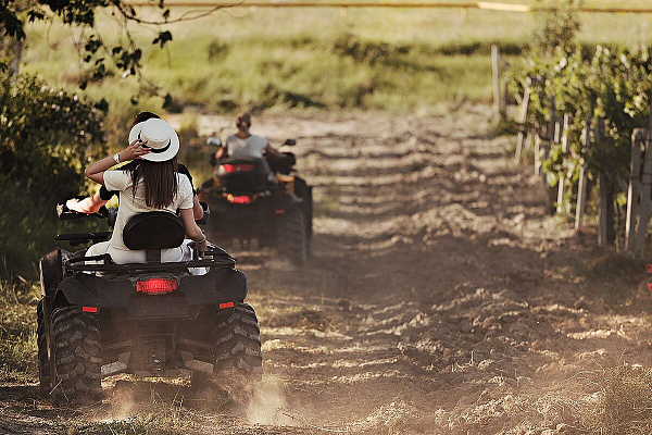 Прокат квадроциклов. Подарочные сертификаты Ultra Подарки Севастополь. Купить оригинальный подарок или подарочный сертификат на Прокат квадроциклов. Сервис UltraPodarki.ru Севастополь 8 800 505 95 30. 